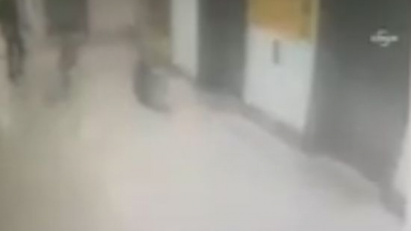 Ето как един от терористите застреля охранител на истанбулското летище (ВИДЕО 18+)