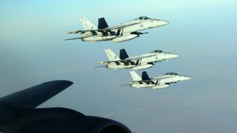 САЩ признаха, че за първи път от 13 г. нанасят удари по цели в Близкия Изток от самолетоносач