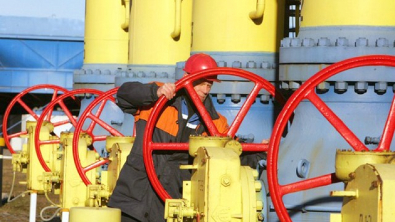 Докато Украйна чака евтин газ от ЕС, Европа усилено се запасява с руски