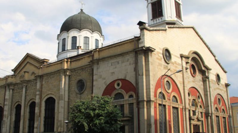 Храм „Света Троица” в Габрово е притегателен център за православните 