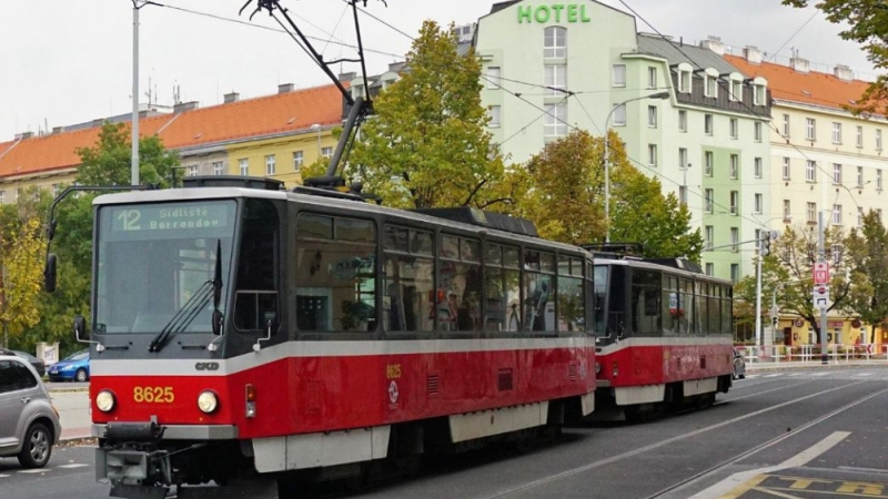 Дойдоха първите пет трамвая втора ръка от Прага
