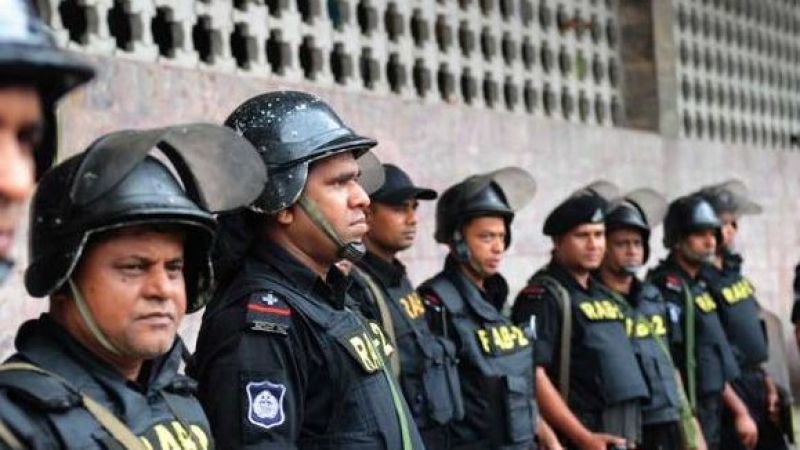 „Аллах Акбар” крещели въоръжените мъже докато сипели куршуми в дипломатическия квартал на Дака