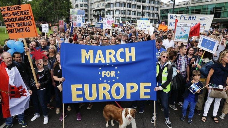 Десетки хиляди изригнаха в Лондон: "Обичаме Европа", "Оставаме!" (СНИМКИ/ВИДЕО)