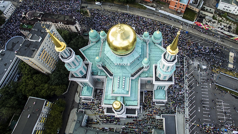 Мюсюлмани „превзеха” Москва! Отцепиха част от града (СНИМКИ/ВИДЕО)
