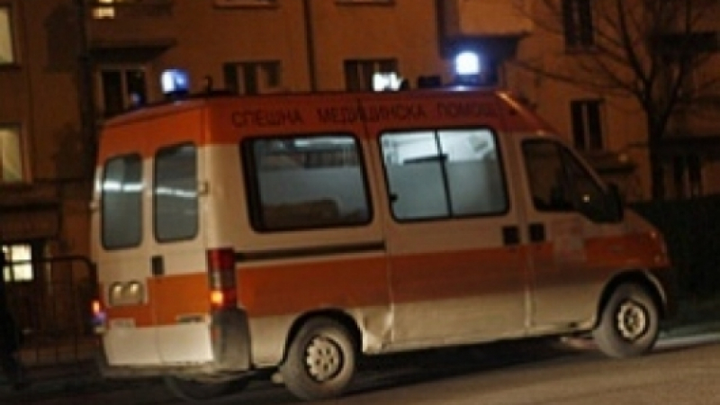 Среднощен ужас в Благоевград! Линейка с умиращ мъж хвърчи към София