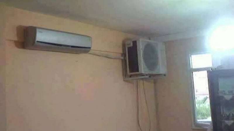 Хит в мрежата! СНИМКА на климатик с „вентилатор“ в стаята обикаля интернет