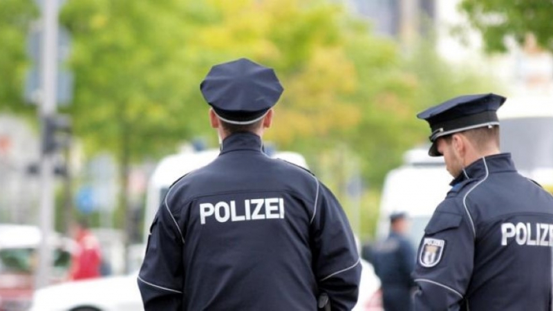 Екшън край Цюрих! Полицаи претърсват подозрителна джамия