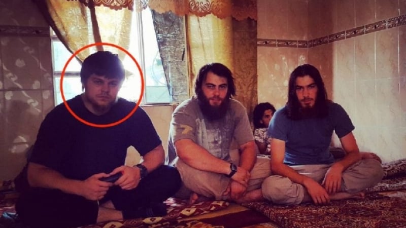 Руското страшилище Джихади Толик се щракна с терористите в Сирия (СНИМКИ)