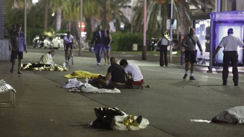 След кървавия терор: Кошмарът в Ница не спира, броят на жертвите расте!