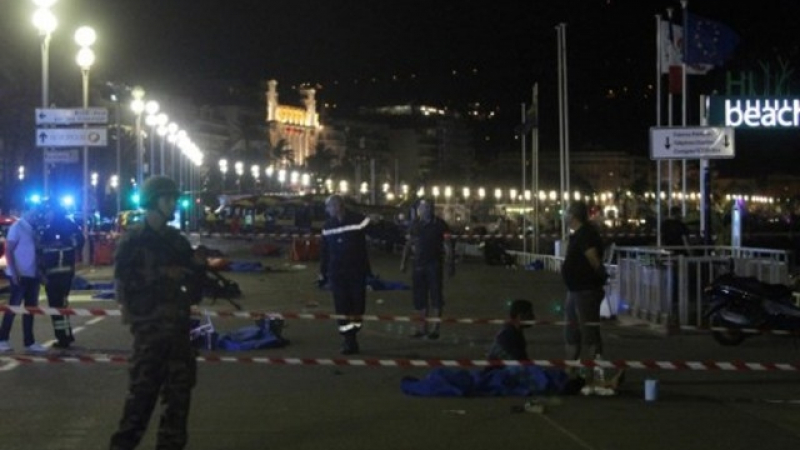 "Аллах Акбар" изкрещял касапинът от Ница, преди да бъде застрелян от полицаите, ИД поела отговорност за кръвопролитието 