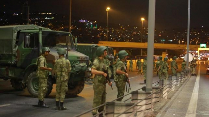 Извънредно в БЛИЦ! Губернаторът на Истанбул: Превратът се провали, започнаха арести на организаторите