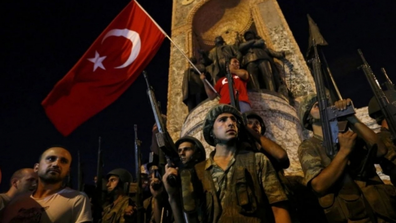 Пак напрежение! Бунтовници в Турция продължават, готви се втори преврат