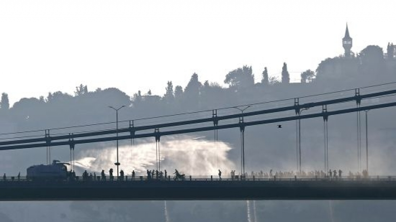 Първият мост над Босфора е частично отворен за движение 