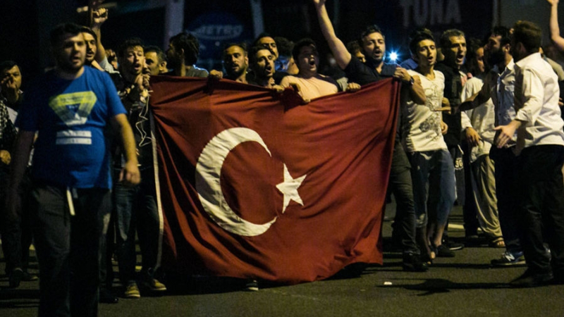Нощта след опита за преврат в Турция е преминала без инциденти
