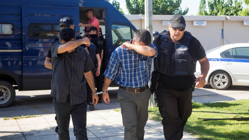 Избягалите в Гърция превратаджии се оправдали, че не знаели за метежа (СНИМКИ)