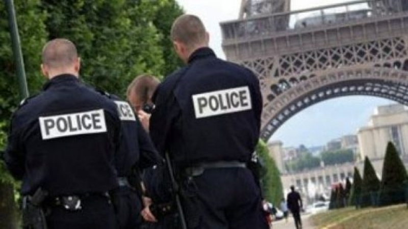  Извънредно: Кървава баня край Париж, има убит