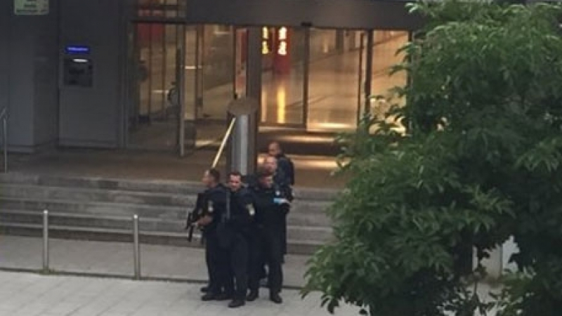Въоръжен единак откри огъня в мола в Мюнхен (ВИДЕО)