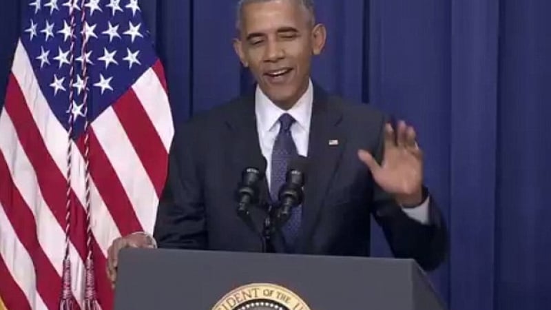 Барак Обама пуска шеги по време на коментар за драмата в Мюнхен (СНИМКА/ВИДЕО)