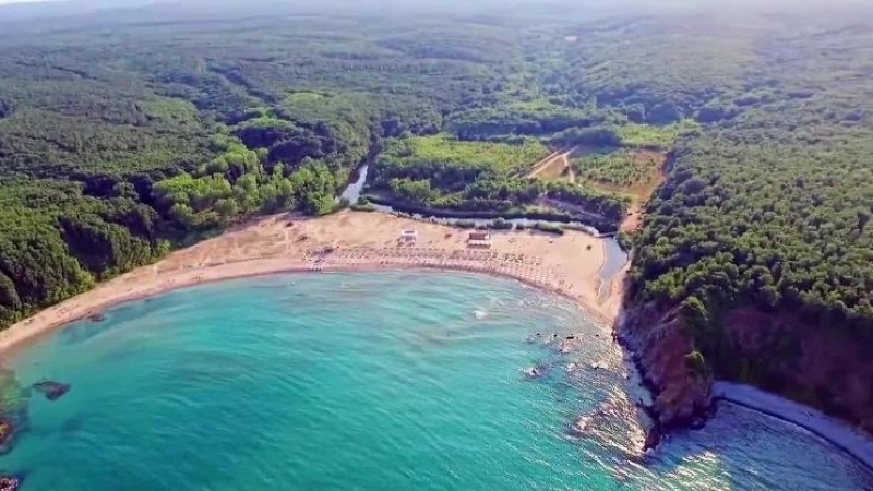 Възмутени туристи: Безобразие и наглост царуват на един от най-хубавите български плажове