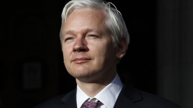 Уикилийкс никога няма да разкрие кой е качил скандалните имейли на демократите в САЩ