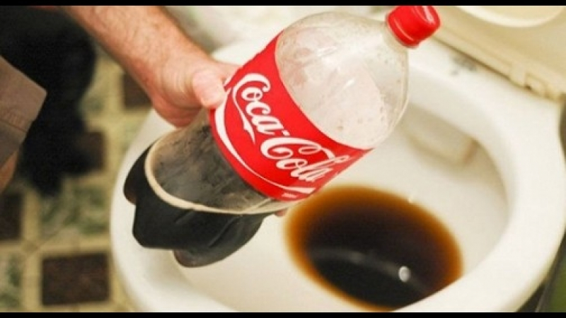 Никога нямаше да се сетя да използвам Кока-Кола за ТОВА, докато не го видях с очите си!