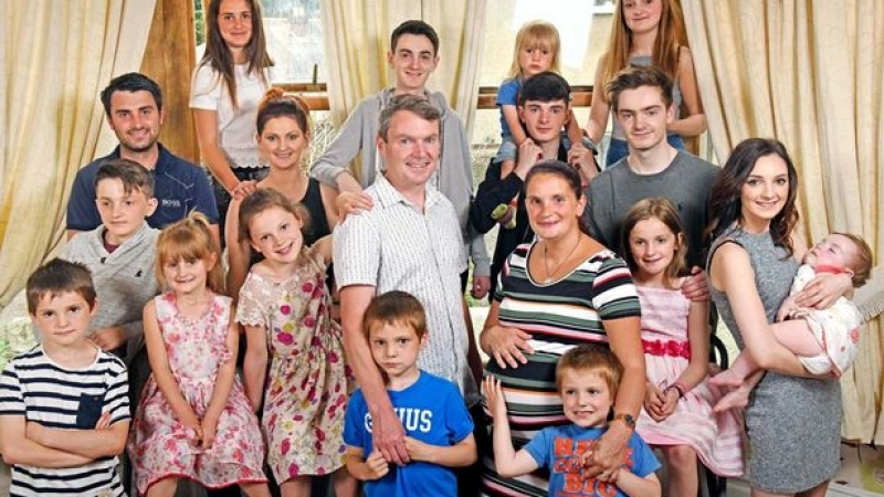 Най-многолюдното английско семейство се сдоби с 19-о бебе