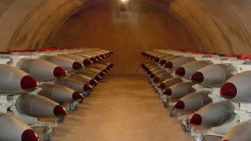 Ведомството на Ненчев седи върху 4500 тона „цъкащи бомби“,  бави утилизацията им, а брои 6 млн. лв. за охрана 