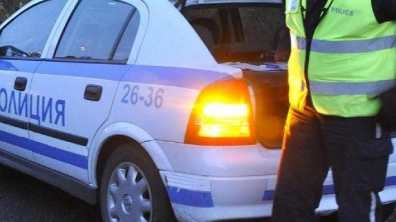 Сигнал до БЛИЦ: Зверска катастрофа край София, рязаха колата, за да освободят шофьора