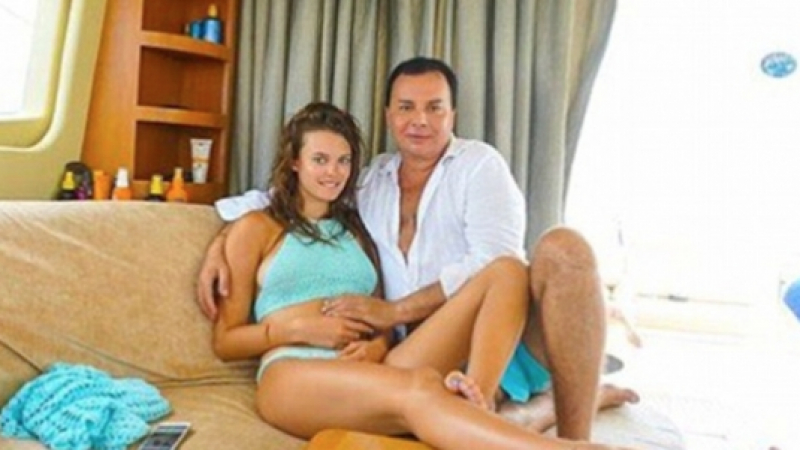 Любовна сага: 55-годишен руски олигарх се венча за 18-годишна красавица (СНИМКИ)