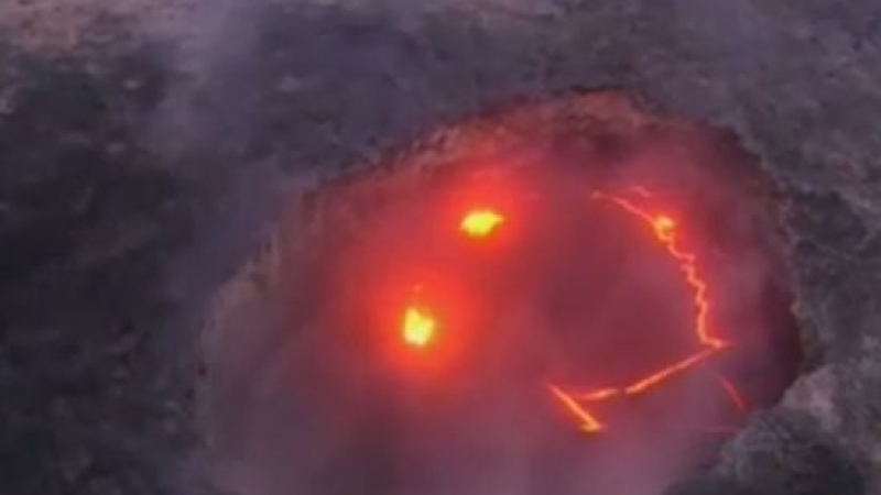 Феномен! Водопад от лава се изля в океана на хавайски остров (ВИДЕО)