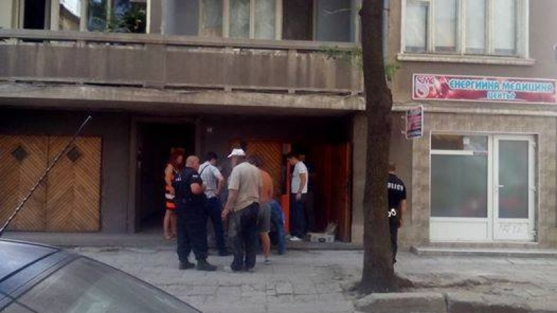 Полицията вади оръжия от склад за гуми в Пловдив