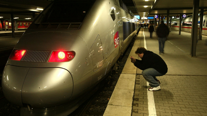 Двама арестувани в скоростен влак във Франция