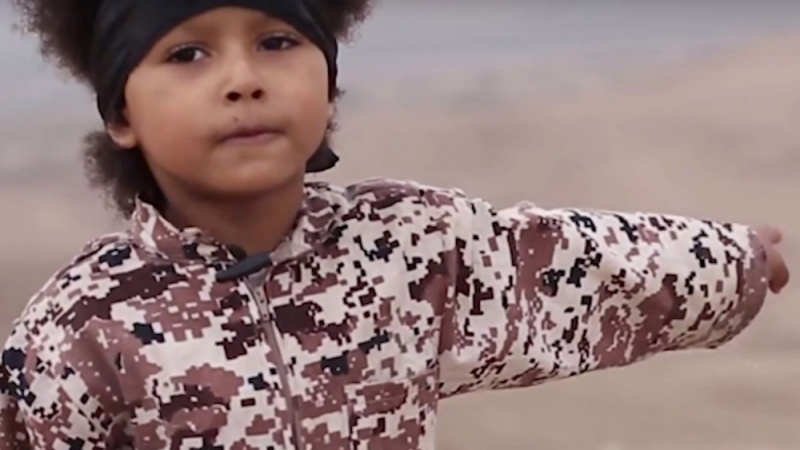 "Ислямска държава" подготвя деца за "следващото поколение" терористи (ВИДЕО 18+)