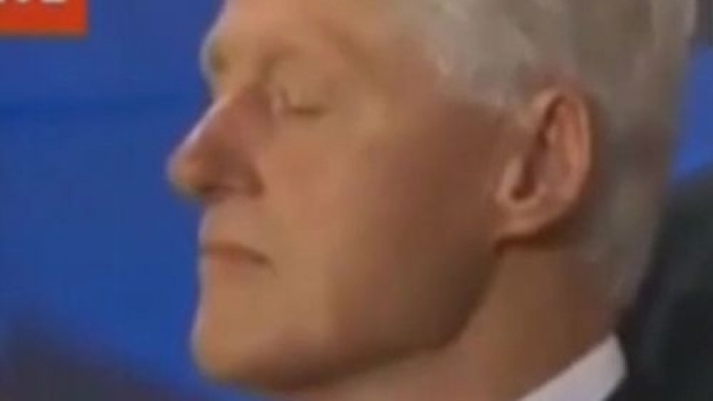 Тръмп показа как сладко спи Бил Клинтън на конгреса на демократите (ВИДЕО)   