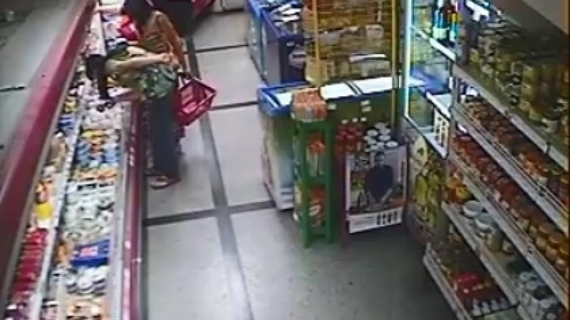 Съпруга на бивш полицай и дъщеря им са крадлите, които обират магазини в Карлово