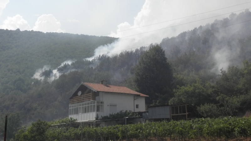 Огнен ад във вилна зона между Самоков и Боровец!
