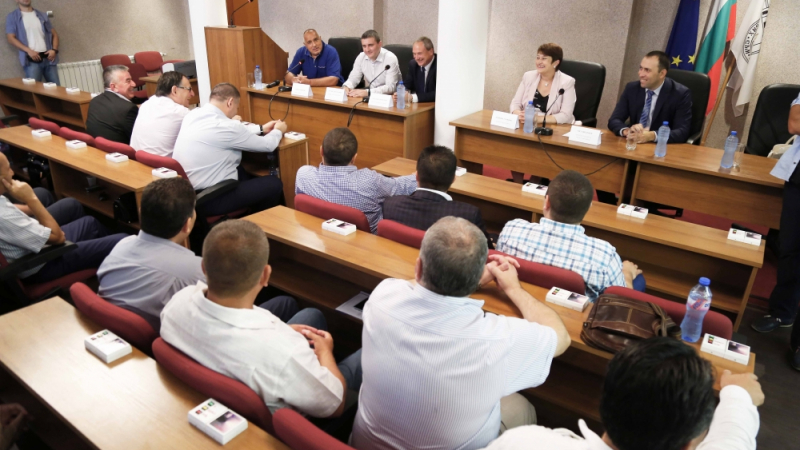 Борисов обясни на 15 кмета за какво получават 30 млн. лв. от бюджета 