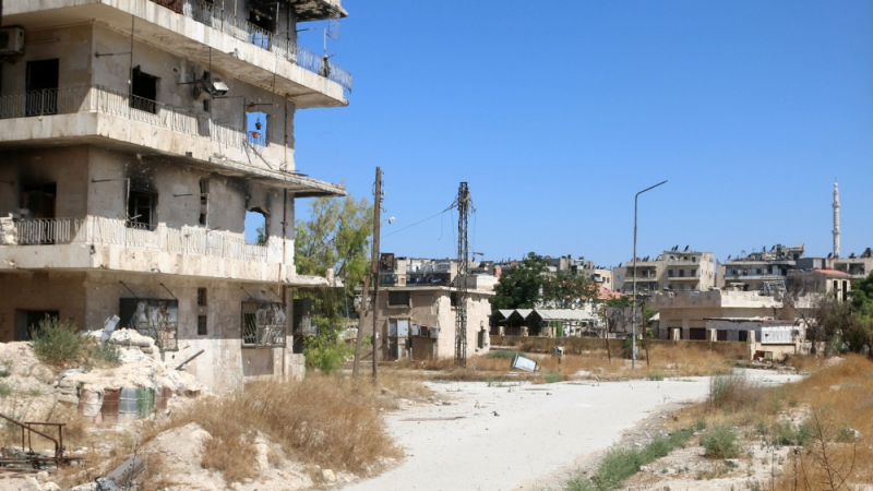 Мирни жители на Алепо се измъкнаха от обсадения град по тайни канали (ВИДЕО)