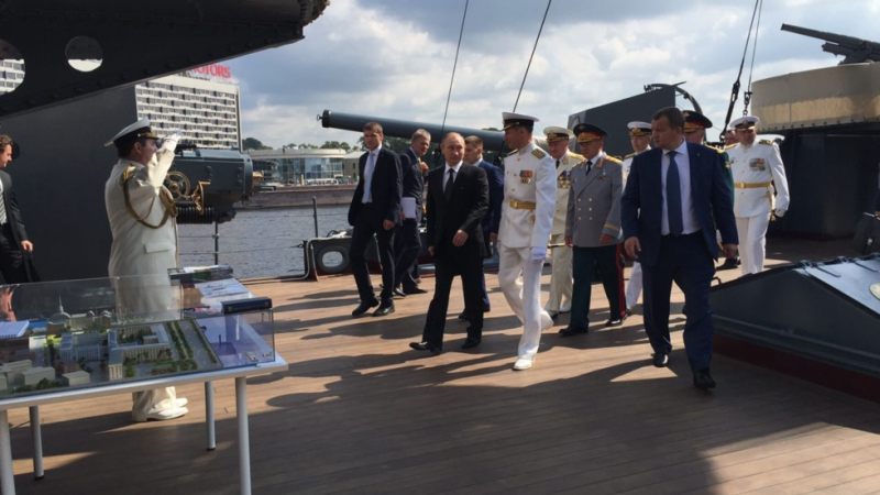 Владимир Путин на честването на Деня на ВМФ в Санкт Петербург (ВИДЕО)