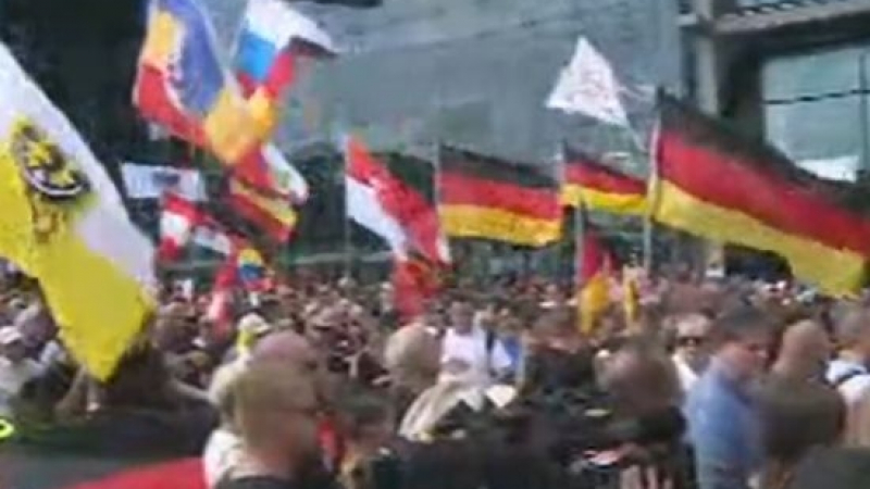 Протестиращи в Берлин: Меркел да си ходи (ВИДЕО)