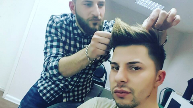 Известният фризьор Ахмадабо Аеша – Хабиби: В Сирия прерязаха гърлото на 15-годишен мой приятел!