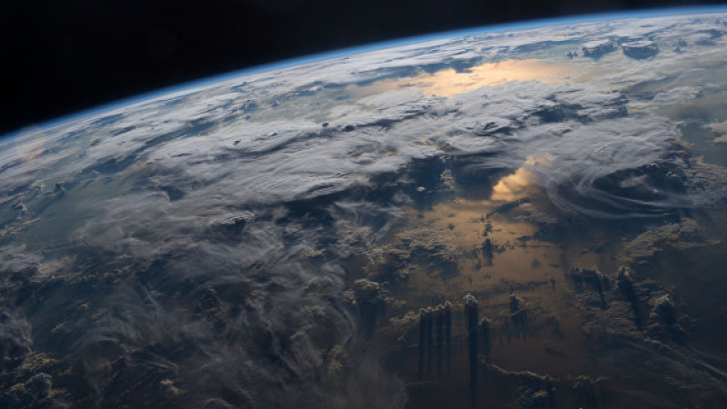 Сонда на НАСА направи уникална СНИМКА на Земята преди Нова година  
