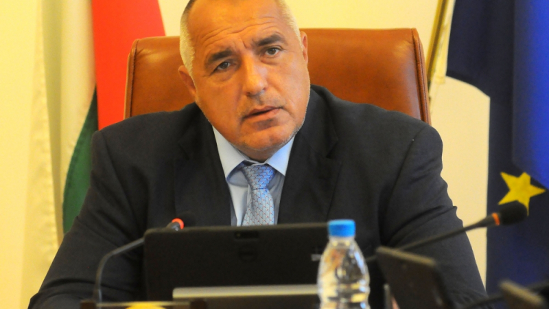 Борисов изпрати дузина огнеборци и шефа на ГДПБЗН в Скопие