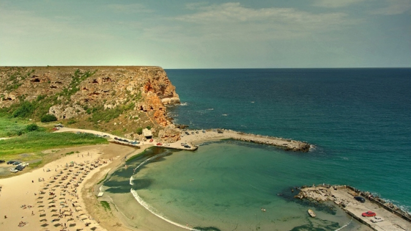 Гнусно! Туристи освиниха най-красивия български плаж
