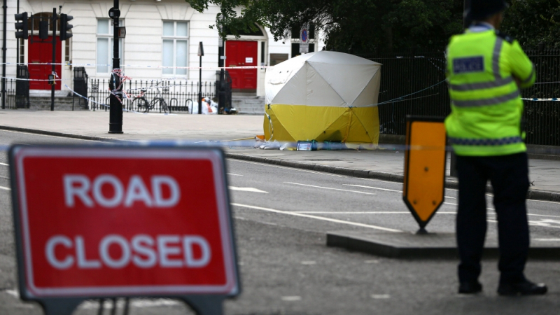 Кметът на Лондон  Садик Хан агитира хората за спокойствие след снощното клане 
