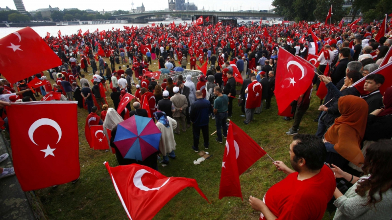 Последният „митинг на демокрацията” блокира Истанбул
