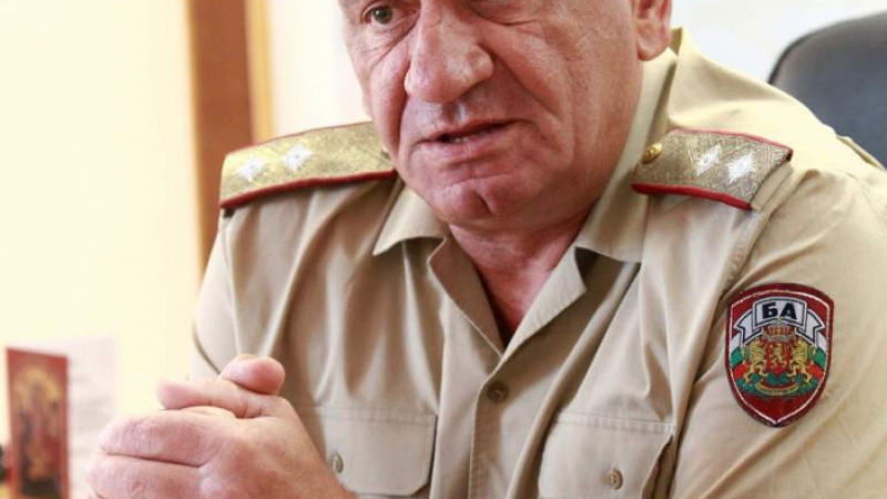 Командирът на Сухопътните ни войски призна: Над 500 военнослужещи напуснали само от началото на годината