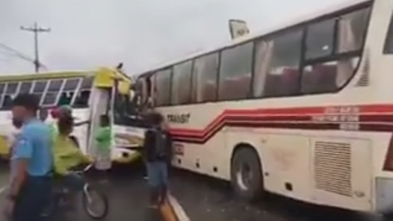 Челен удар между два автобуса! Има много загинали и ранени (ВИДЕО)