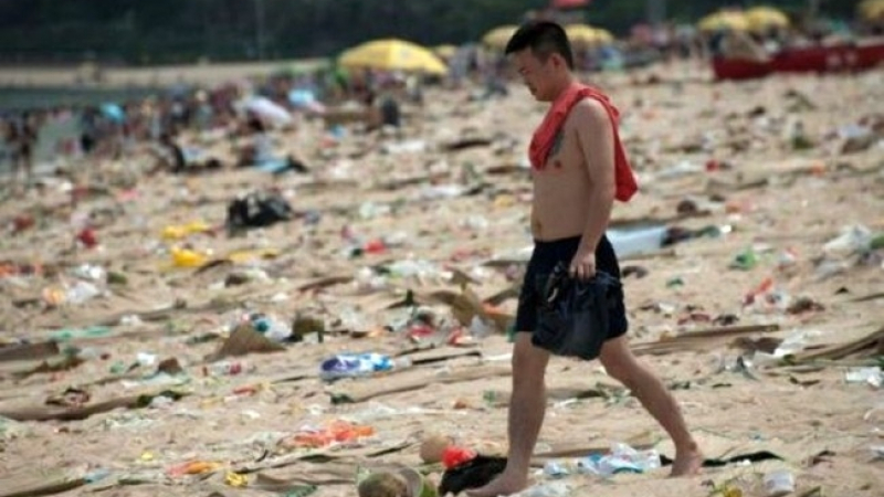 Китайци на плаж (ПОТРЕСАВАЩИ СНИМКИ)