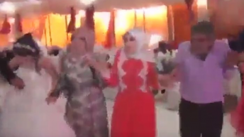 Шокиращо ВИДЕО от страховития атентат по време на сватба в Турция!